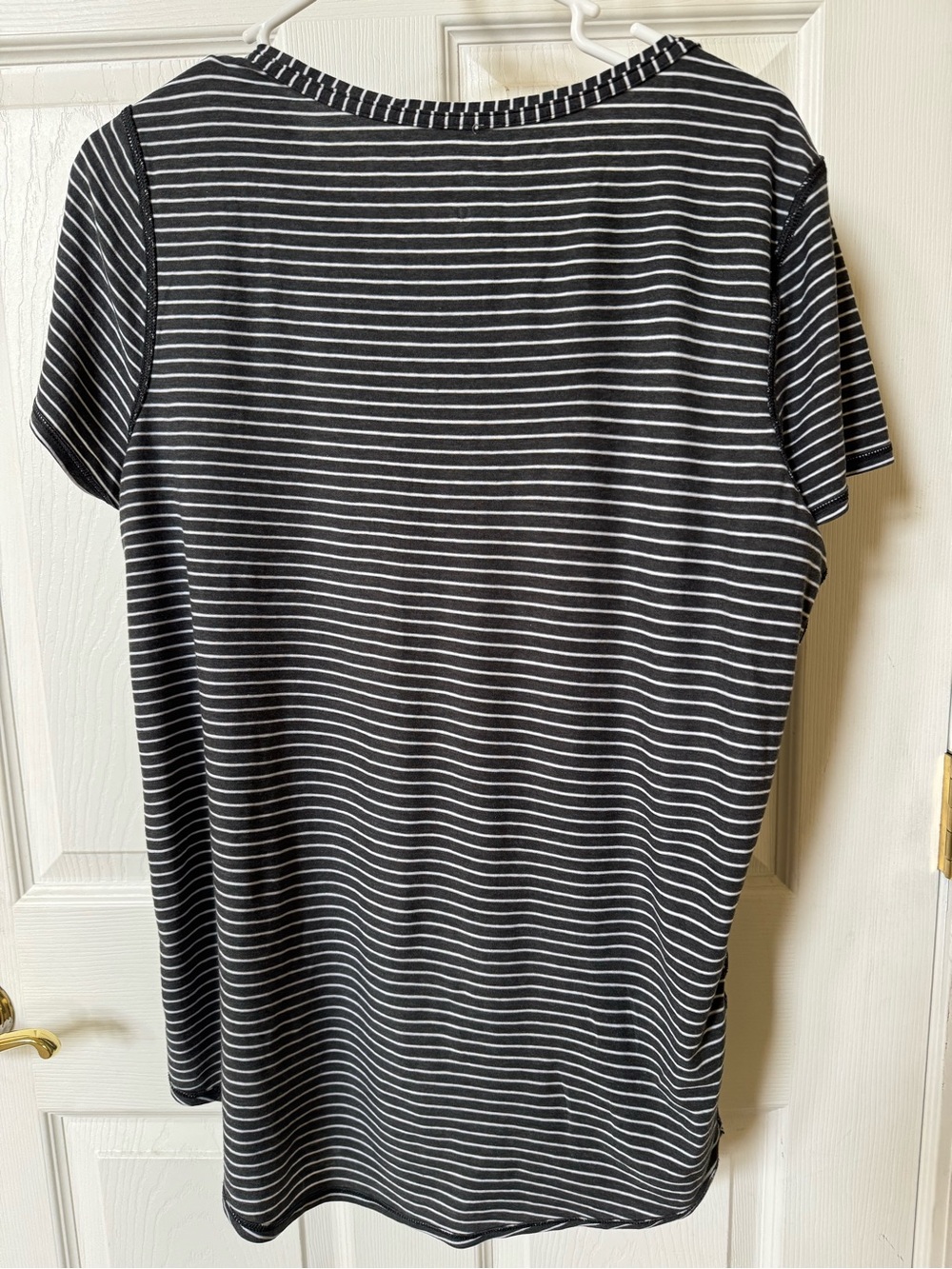 Lululemon Women’s Black and White Striped Short Sleeve Top Large - Picture 3 of 4